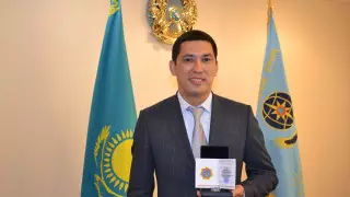 Астанчанина наградили за спасение ребенка из горящей квартиры