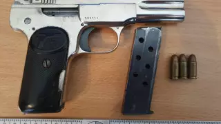 Пистолет времен Второй мировой войны сдал в полицию пенсионер в ВКО