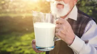 Какое молоко сокращает жизнь, рассказали ученые