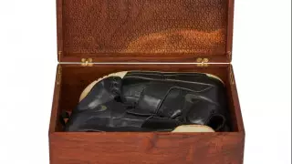 Самую дорогую обувь в мире продали на аукционе в США