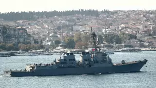 Корабль ВМС США открыл предупредительный огонь в сторону иранских катеров