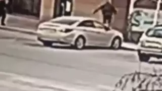 Несколько авто пострадали из-за выходки девушки-подростка в Караганде