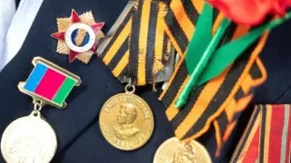 Ветеранов Туркменистана обязали сдать деньги на свои же подарки - СМИ