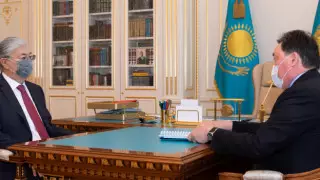 Токаев поручил Мамину не снижать темпов вакцинации