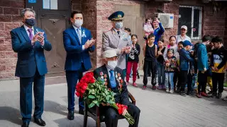 Как в Нур-Султане поздравляют ветеранов ВОВ