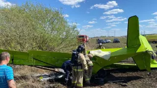 Мужчина с подругой угнали самолет и разбились на нем в Татарстане - СМИ