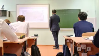 Проходной двор - депутат о безопасности в школах Казахстана