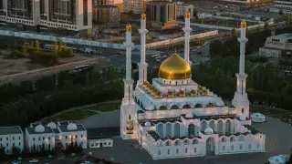 Токаев и Назарбаев поздравили казахстанцев с праздником Ораза айт