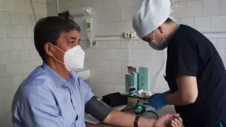 В "Казахтелекоме" десятая часть персонала привилась от коронавируса