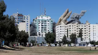 Израиль разрушил здание с офисами международных СМИ в Газе