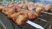 Диетолог назвала самые вредные для здоровья шашлычные маринады