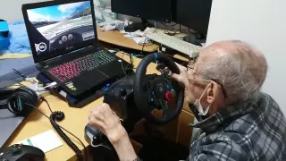 Внук помог 93-летнему мужчине стать популярным геймером