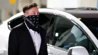 Илон Маск опустился на 3-е место в списке богатейших людей мира