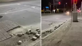 Ямы на дорогах заделали брусчаткой в столице