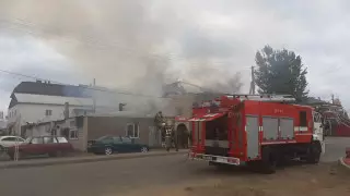 Хостел горел в Нур-Султане: пожарные спасли двух человек