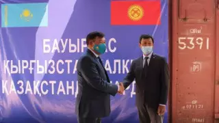 Политологи высказались о помощи Казахстана Кыргызстану