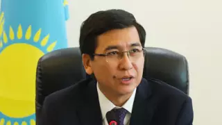 Считаются ли коррупцией цветы учителям, рассказал Аймагамбетов