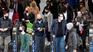 Новая "тройная мутация" коронавируса выявлена в Великобритании