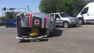 В Уральске перевернулась скорая помощь с беременной пациенткой