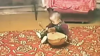 Димаш Кудайберген показал видео с 1,5-годовалым собой