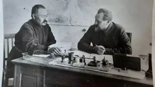 "Анам әшекейін люстраға жасыратын". Мұхаметжан Тынышбаевтың ұлы балалық шағы туралы