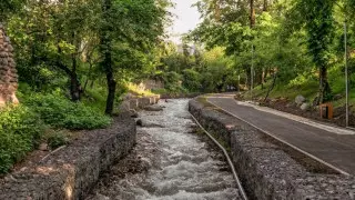 Указатели с грубыми ошибками на английском разместили на терренкуре в Алматы