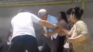 Женщины избили группу археологов в Узбекистане