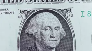 Телеканал рассказал, как повлияет на Казахстан отказ России от доллара