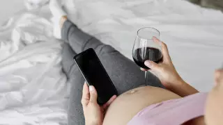 В ВОЗ призвали запретить употреблять алкоголь женщинам от 15 до 49 лет