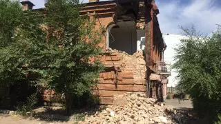 В Семее неизвестные пытались снести историческое здание 1844 года