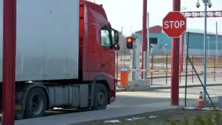 Налоговикам запретили досматривать грузы на границе без акта