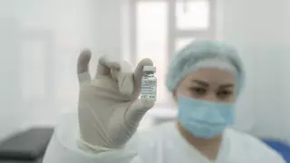 Разработчик "Спутник V" объяснил, почему вакцина точно не вызовет бесплодия