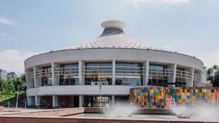 Женщину и детей ударило током в фонтане в Алматы