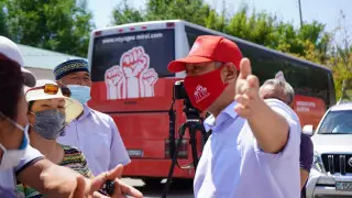 Красный автобус: депутаты готовят обращение к Президенту из-за качества воды в селах