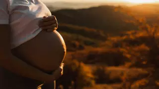 Продолжать учебу после беременности разрешили школьницам в Танзании