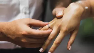 Алматинка случайно узнала о втором "законном" муже