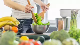 Как правильно питаться казахстанцам, рассказали в Минздраве