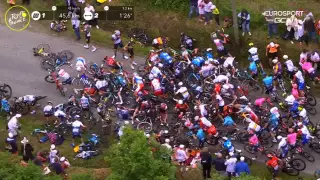 Болельщик стал причиной массового падения на "Тур де Франс"