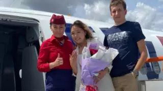 Казахстанец сделал предложение возлюбленной на борту самолета