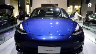 Tesla отзывает около 300 тысяч авто из-за проблем с безопасностью