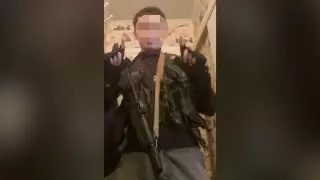 "Завтра будет весело". Астанчанин напугал жителей фото с оружием