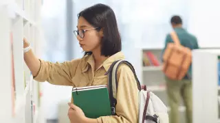 Вузы в Казахстане пообещали скидки вакцинированным студентам