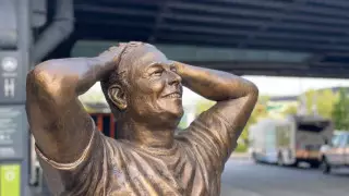 В Нью-Йорке появилась статуя Илона Маска в честь его 50-летия