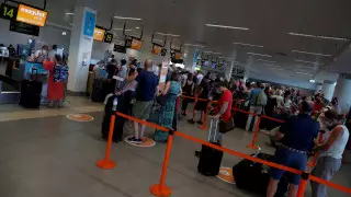 Детей младше 18 лет освобождают от карантина в Португалии