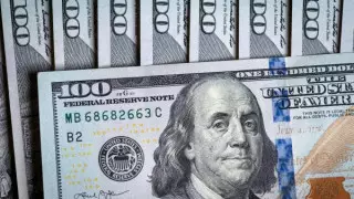 Курс доллара продолжает снижаться