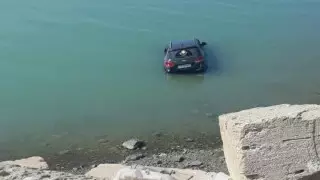 Автомобиль упал в море в Мангистау