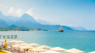 У прибывших на отдых в Турцию казахстанцев возникла проблема с отелем