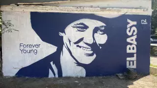 Мурал с Назарбаевым обновили в Алматы