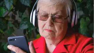 Пенсионерка "развела" телефонных мошенников на деньги