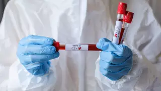 2212 человек заразились коронавирусом после вакцинации в Казахстане